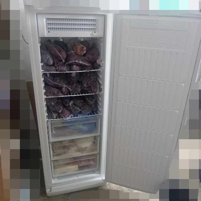 Продам рабочую морозильную камеру