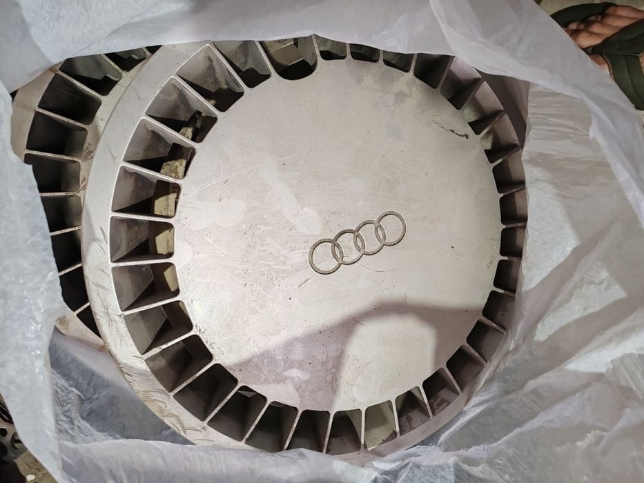 Колпаки оригинальные от ауди 80 R 13
