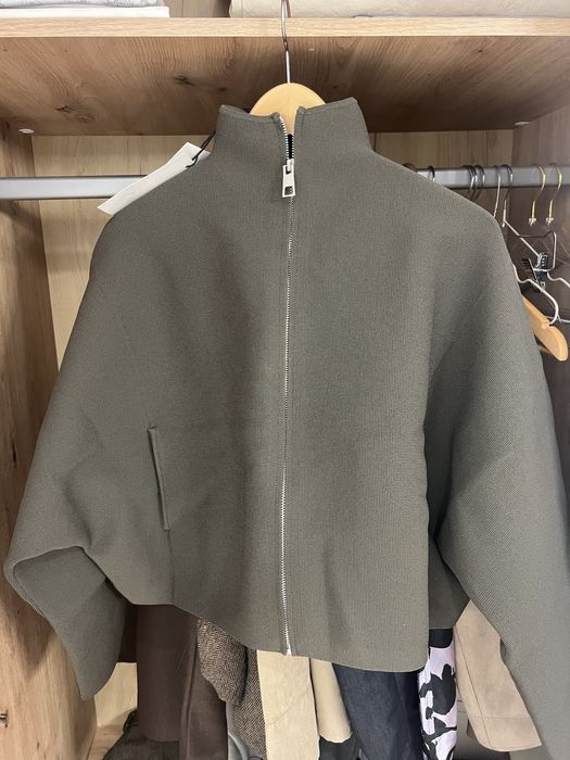 Яке/ жилетка ZARA