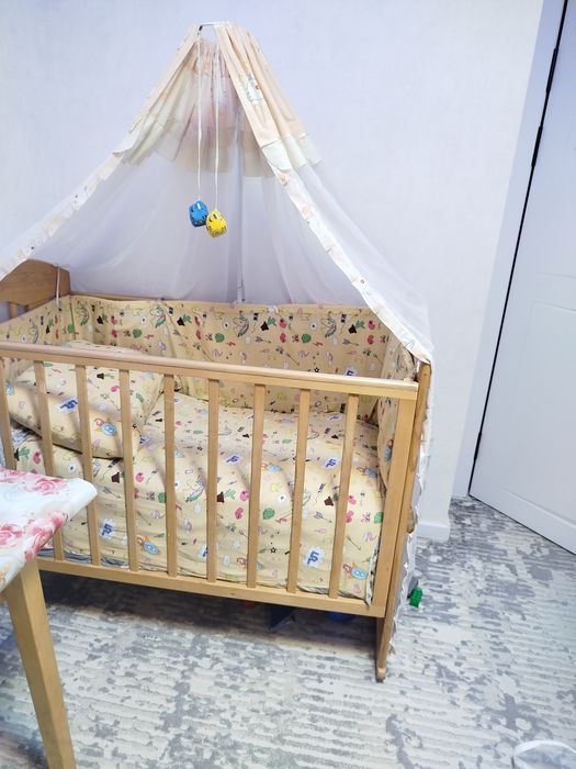 Продам кроватку деский