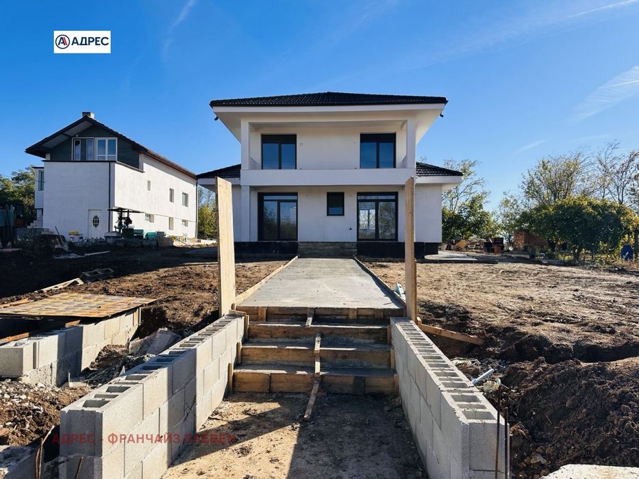 Продава се Къща в с. Гривица, Област Плевен - 180 кв.м за 675 €/кв.м - Снимка #1