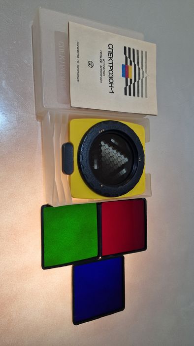 Спектрозон, объективы, макрокольца, крышка Canon, ремешок.