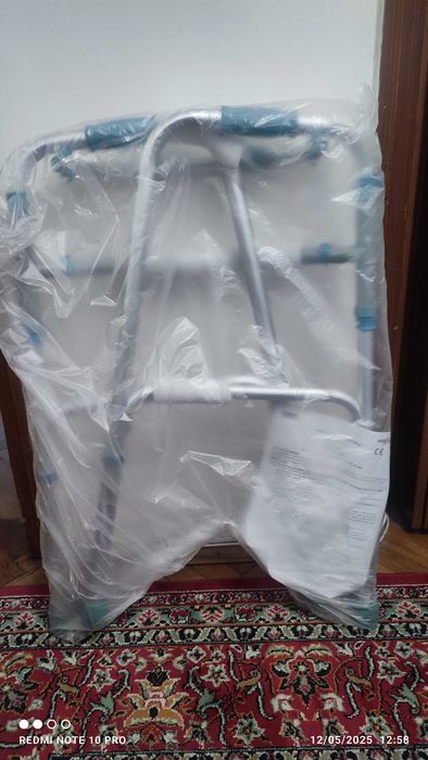 Проходилка, лека алуминиева, сгъваема, с регулируема височина.