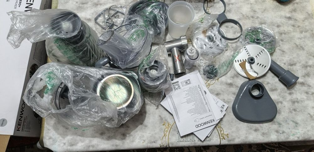 Kenwood Oshxona kombayni to'liq komplekt pul juda zarligi uchun sotvom