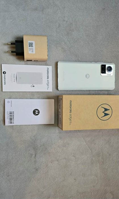 Възможен бартер/Motorola Edge 30 Ultra 256GB