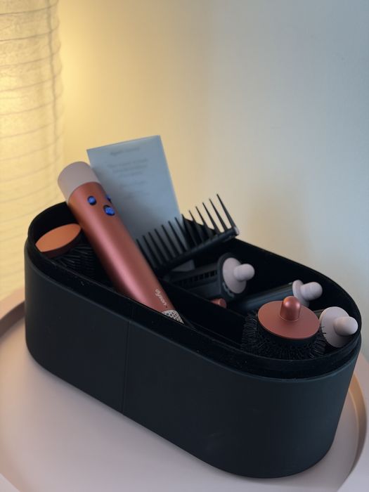 Dyson AirWrap varianta Long, foarte putin folosit, toate accesoriile