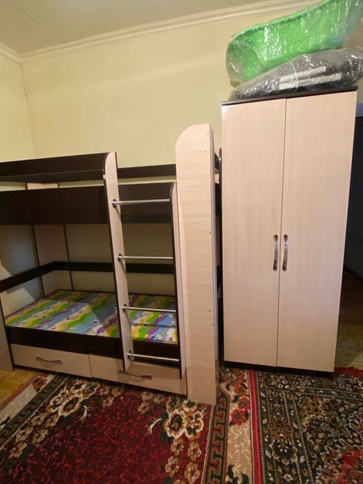 Продается двухъярусную кровать и Шкаф
