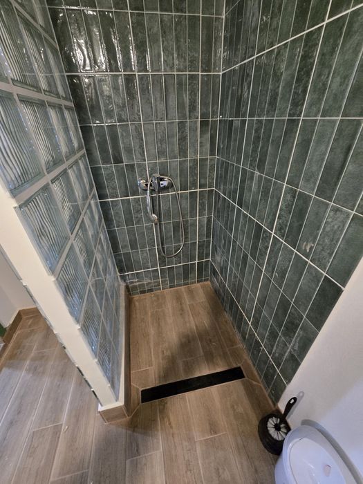 Construcții, renovări.