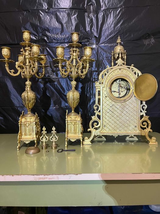 Автентичен френски каминен часовник триптих в стил Louis XVI – позлатен бронз (Ormolu), ХIХ век (1880-1890 г.)