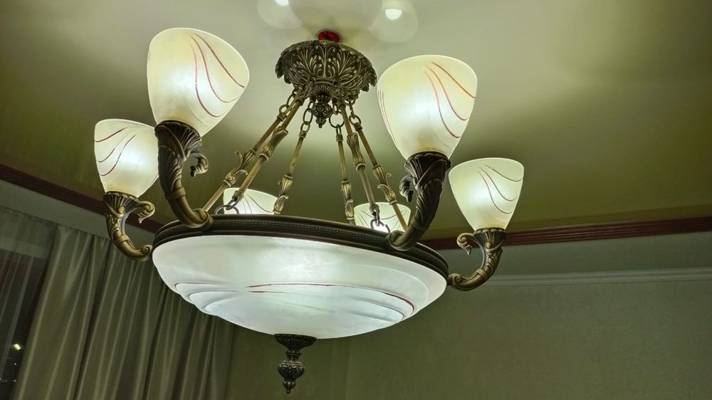 Продается люстра