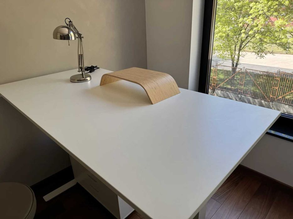 IKEA home office комплект с регулируемо бюро + шкаф и стол