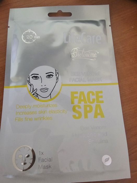 Masca facială cu venin de albine