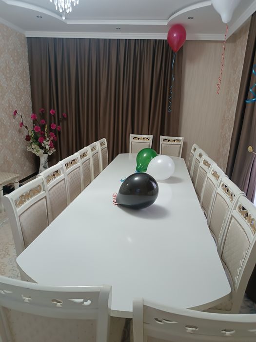 Стол со стульями