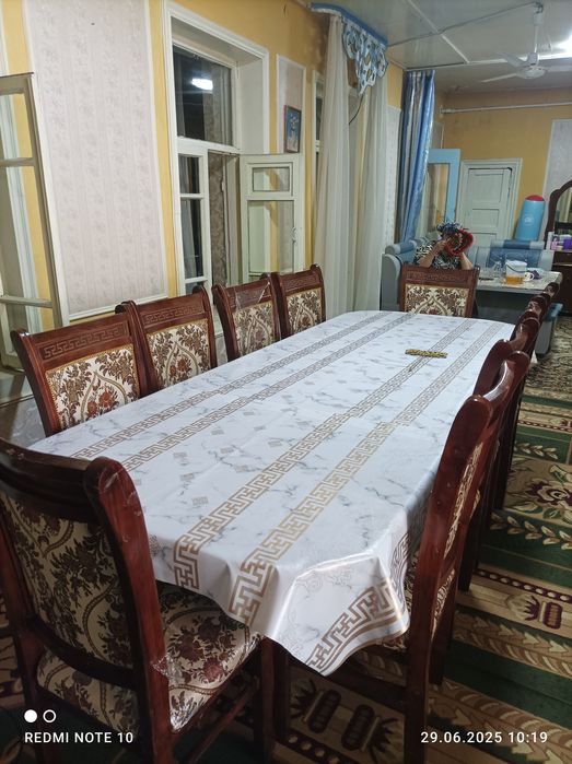 Мехмонхона учун стол стул