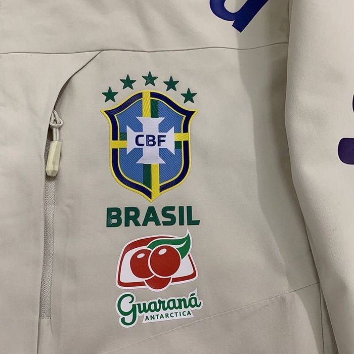 Дождевик сборной Бразилии