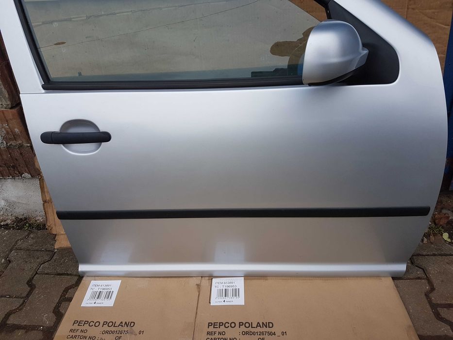 Usa completa fata partea dreapta VW Golf Combi, culoare LA7W,