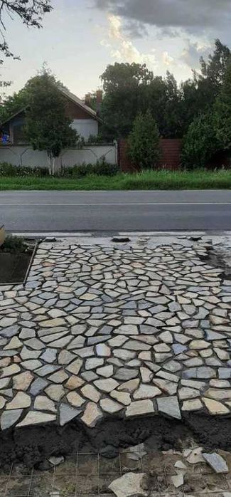 Montaj Piatră de Munte – Amenajări la Cheie pentru Curte