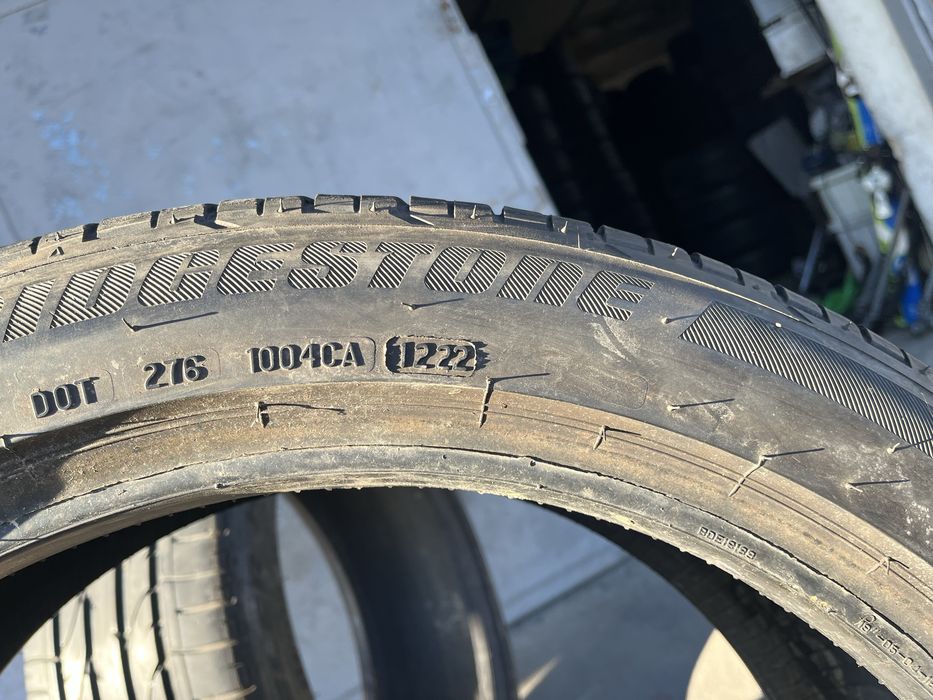 2 бр. летни гуми 235/45/19 Bridgestone DOT 1222 5/6 mm