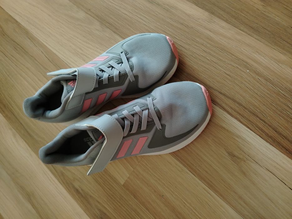 Нови детски  adidas 35  номер