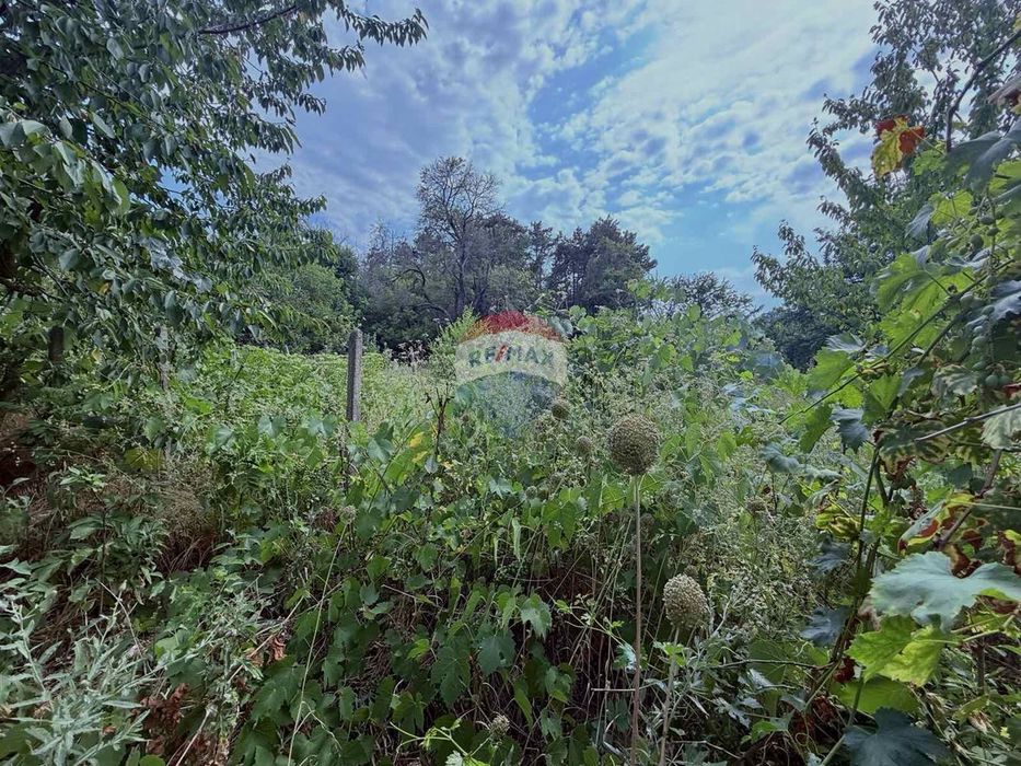 Парцел с къща,ток и вода за продажба, общ.Балчик, Я.И.