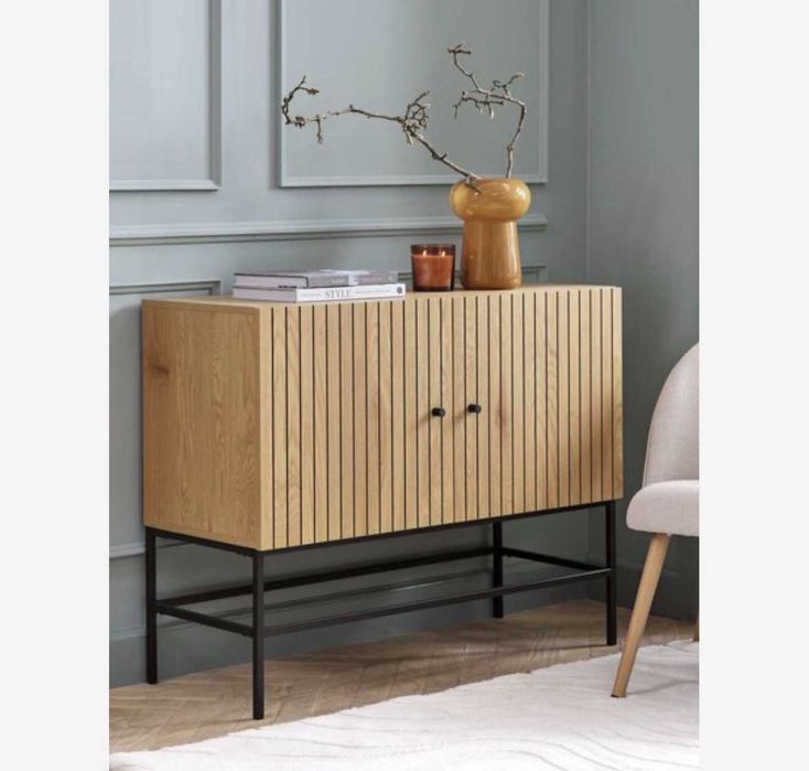 Comoda/bufet din MDF cu furnir de stejar