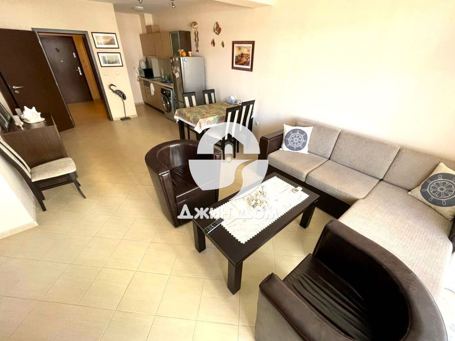 Просторен тристаен апартамент с ГЛЕДКА ПЛАНИНА в к-с Св. Валентин