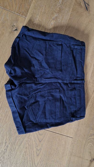 Vand pantaloni scurti HM