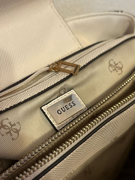 Geanta Guess cu Eticheta
