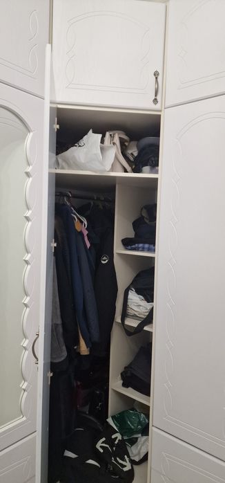 Продам шкаф угловой для спальни