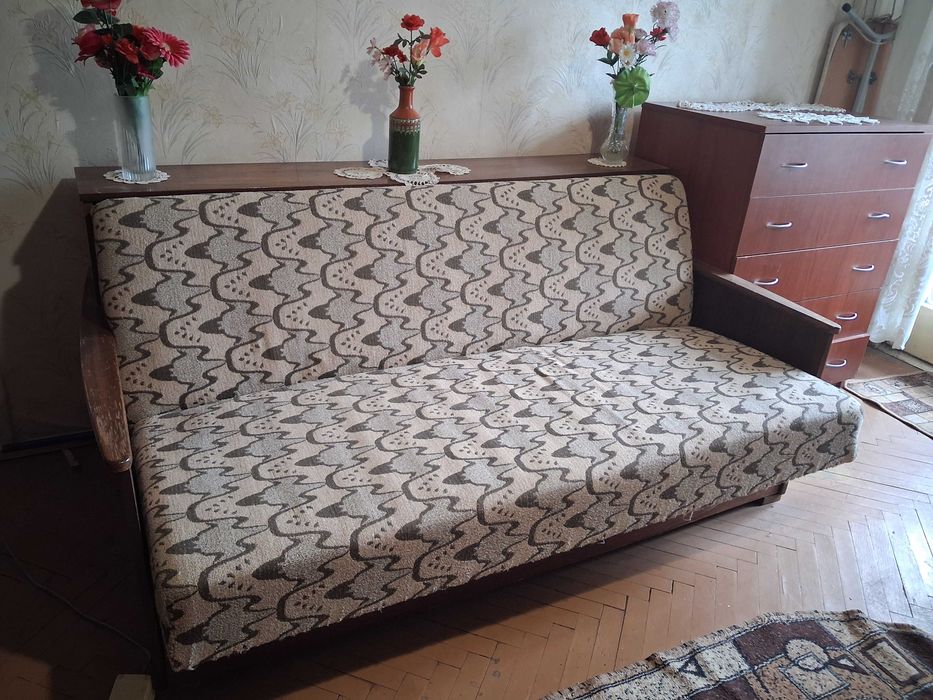 Диван спалня запазена и.чиста.