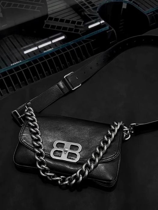 Новая кожаная с цепью и ремешком