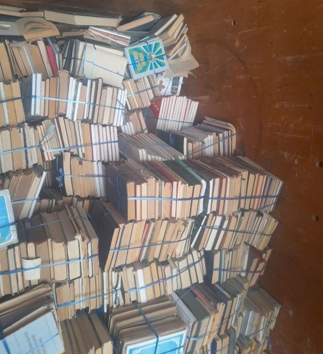 Makalatura Yuqori narxda Olamiz kardon qoğoz Oq qogʻoz  Olamiz