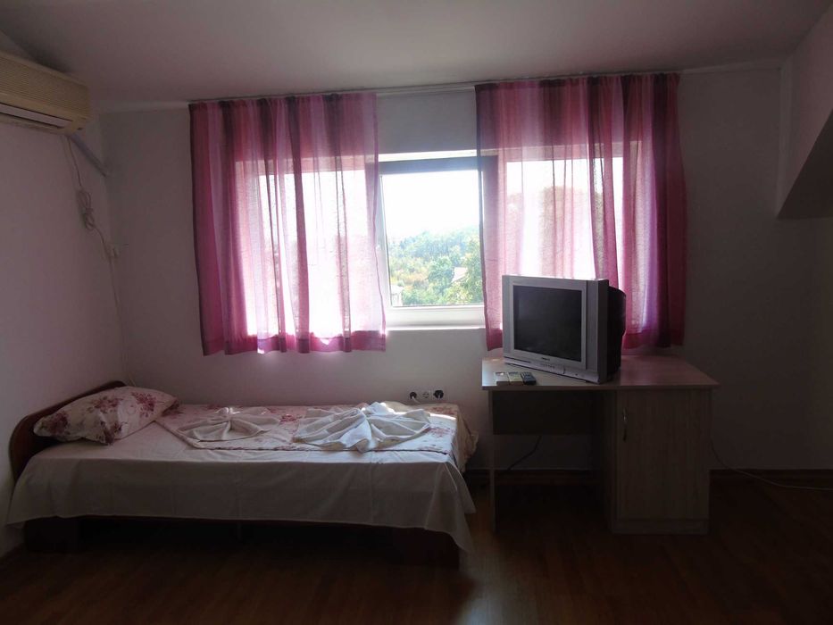 Дава се под наем Едностаен апартамент в с. Лозенец, Област Бургас - 20 кв.м за 408 € - Снимка #1