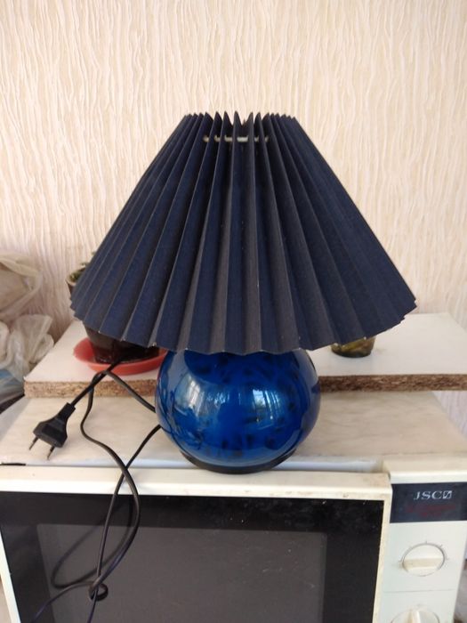 Красивая настольная лампа