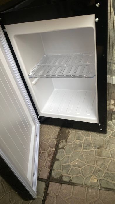 Кулер с водой.