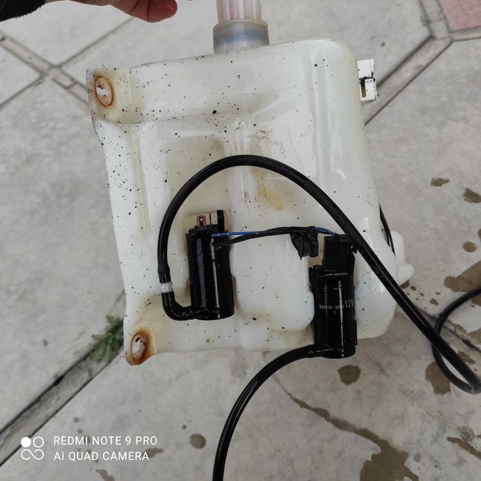 Продам бочок омывателя с моторчиком на Мазда 626 птичка