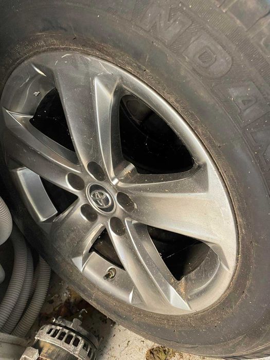 Гуми за Тойота 236/65/17