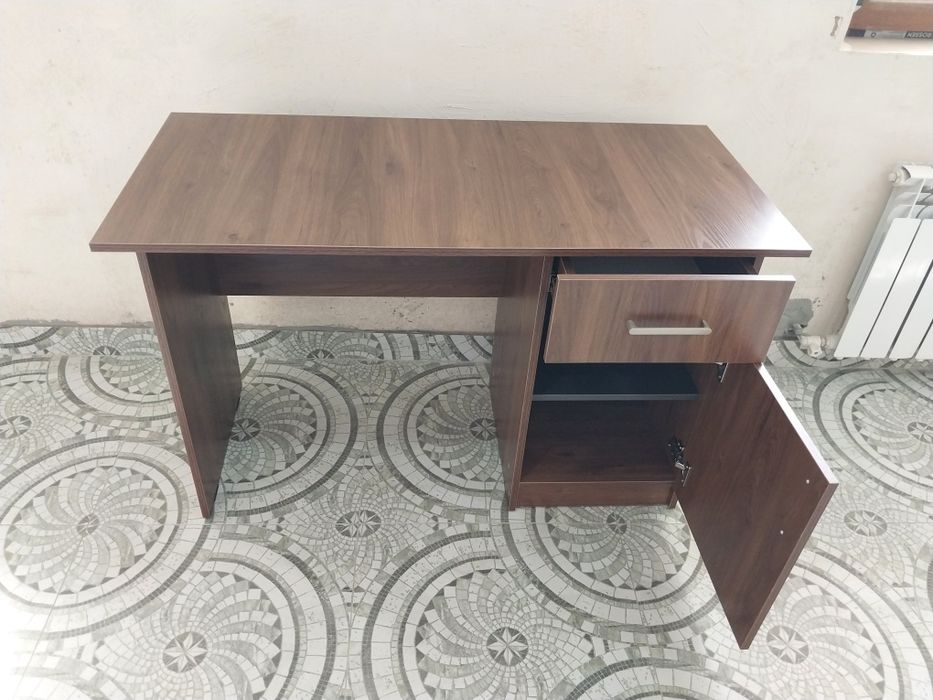 Стол писменный одно тумбовый