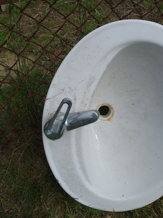 Три броя мивки .