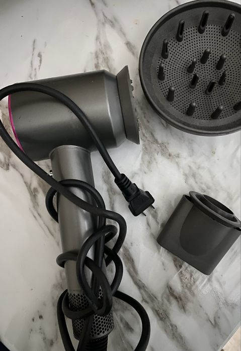 продаю фен от дайсон