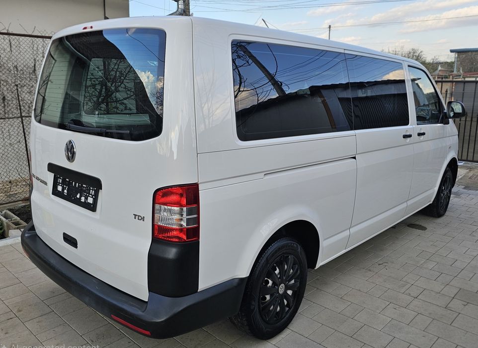 Volkswagen Transporter T5 lung 2013 8 locuri 2.0 TDI EURO 5