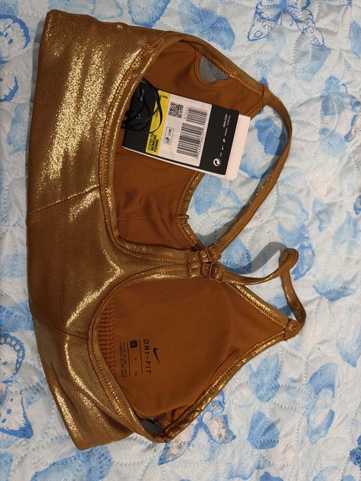 Nike ново бюстие