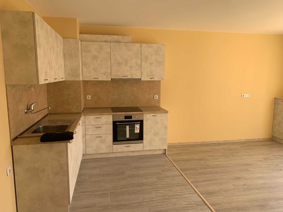 Продава се Тристаен апартамент в София, Толстой - 75 кв.м за 1200 €/кв.м - Снимка #2