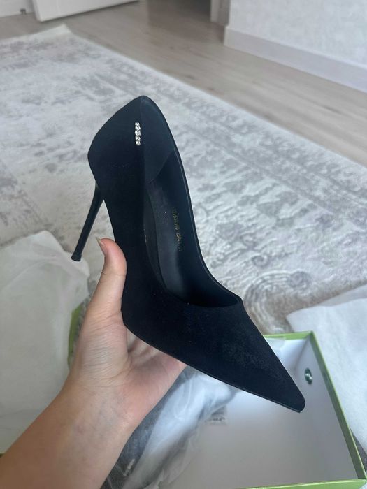 Лодочки черные на шпильке