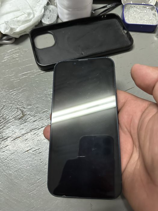 Продам IPhone 13