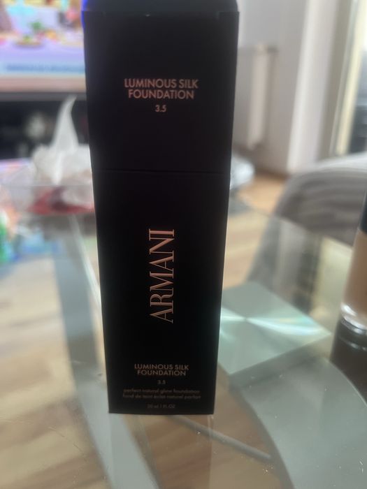 Vand fond de ten  Armani