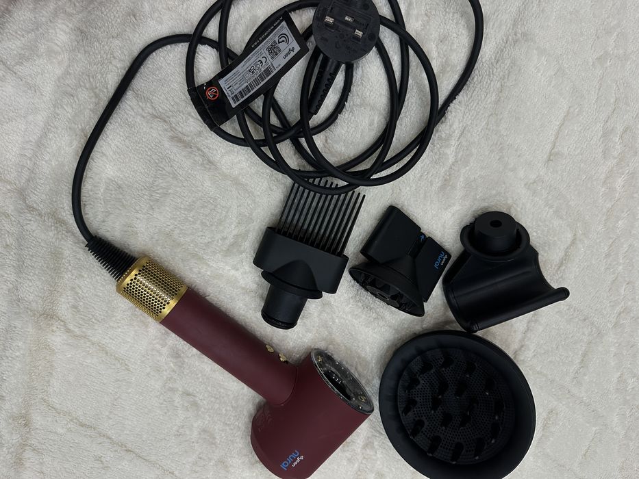 Dyson Airwrap фен.