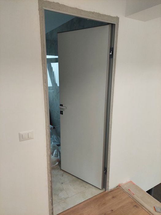 Montez Uși, Parchet, Bucătării, Scări și mobilier