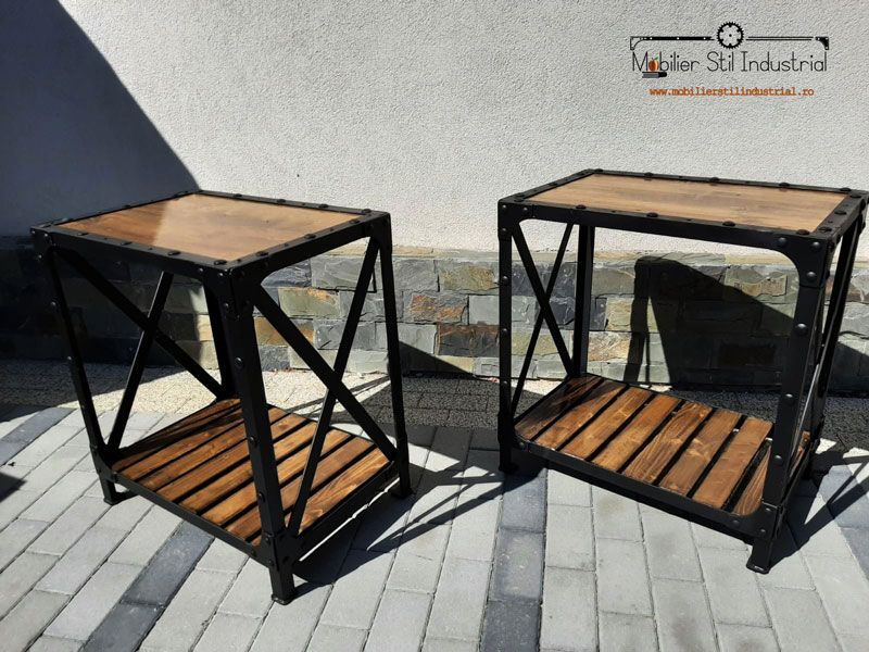 Masuta de cafea sau noptiere de pat in stil industrial ,160 de nituri