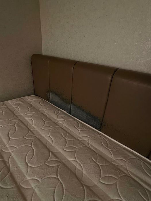 Кровать деревянная